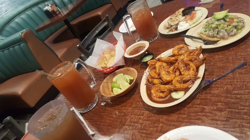 Sections for caldos, fajitas, and cocteles.
